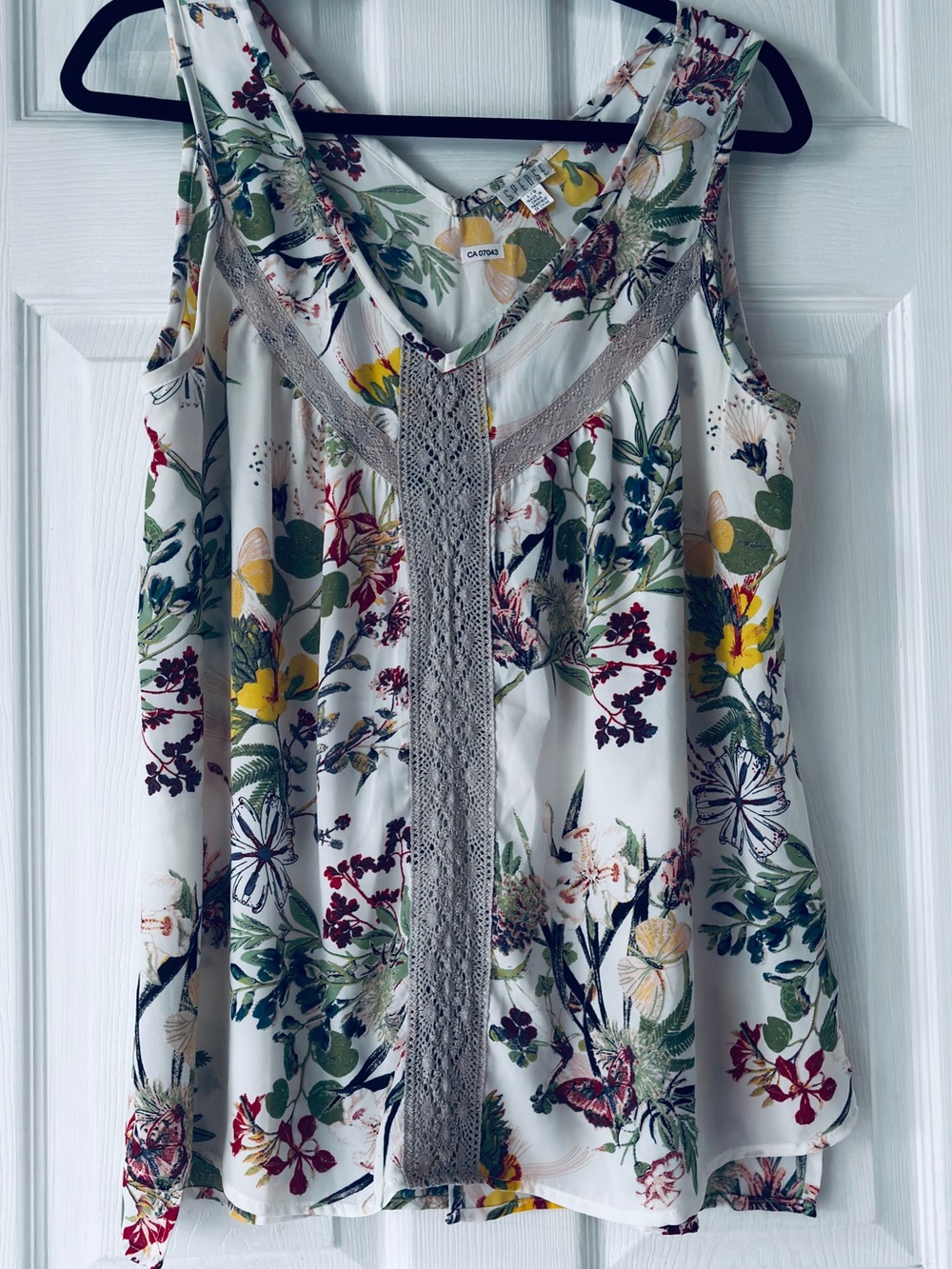 Spense White Floral Lace-Trim Tank Top in multi colors. Size L